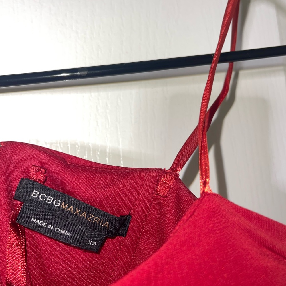 Elegant Red Sleeveless Dress - Picture 3 of 6